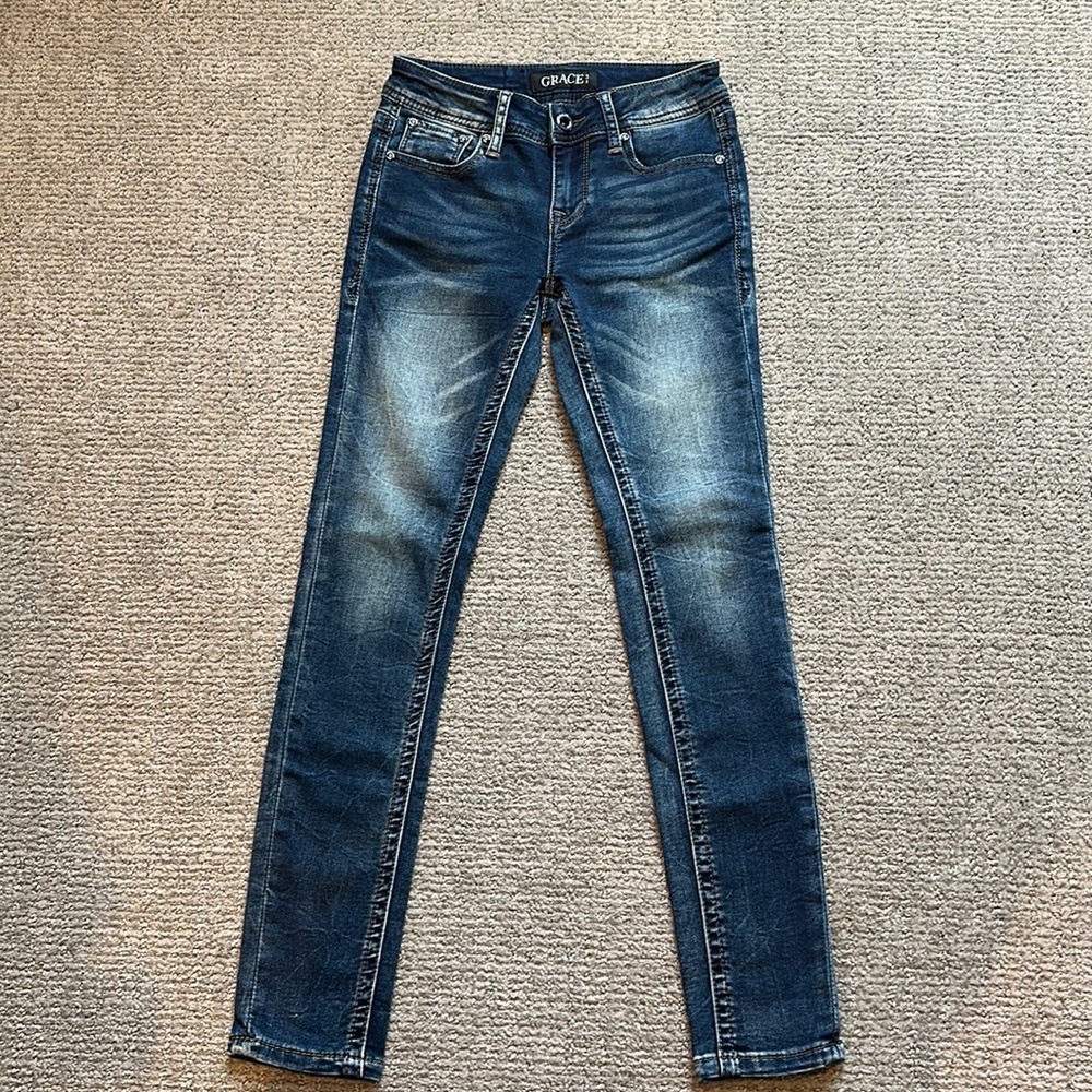 Like new condition no stains!